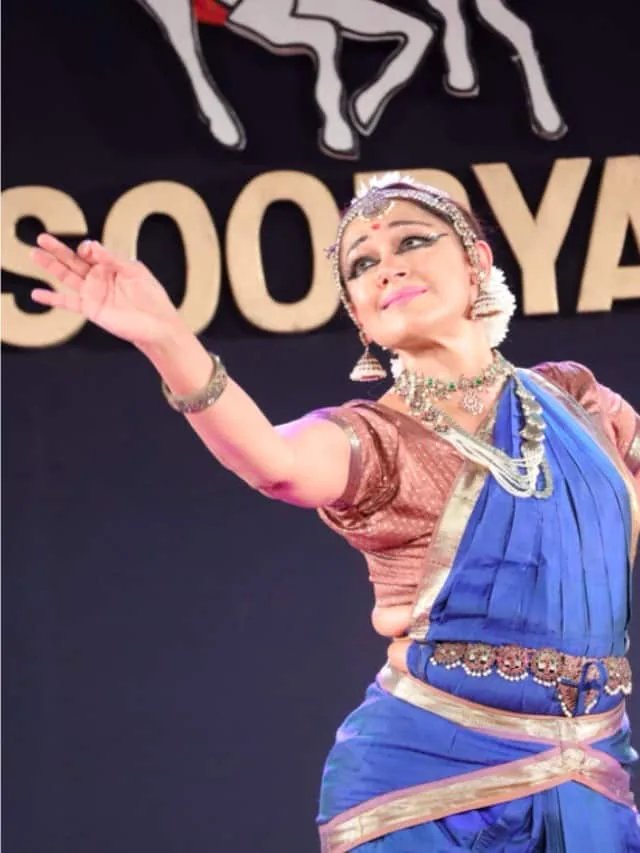 shobana-dance-in-soorya-festival-11.jpg